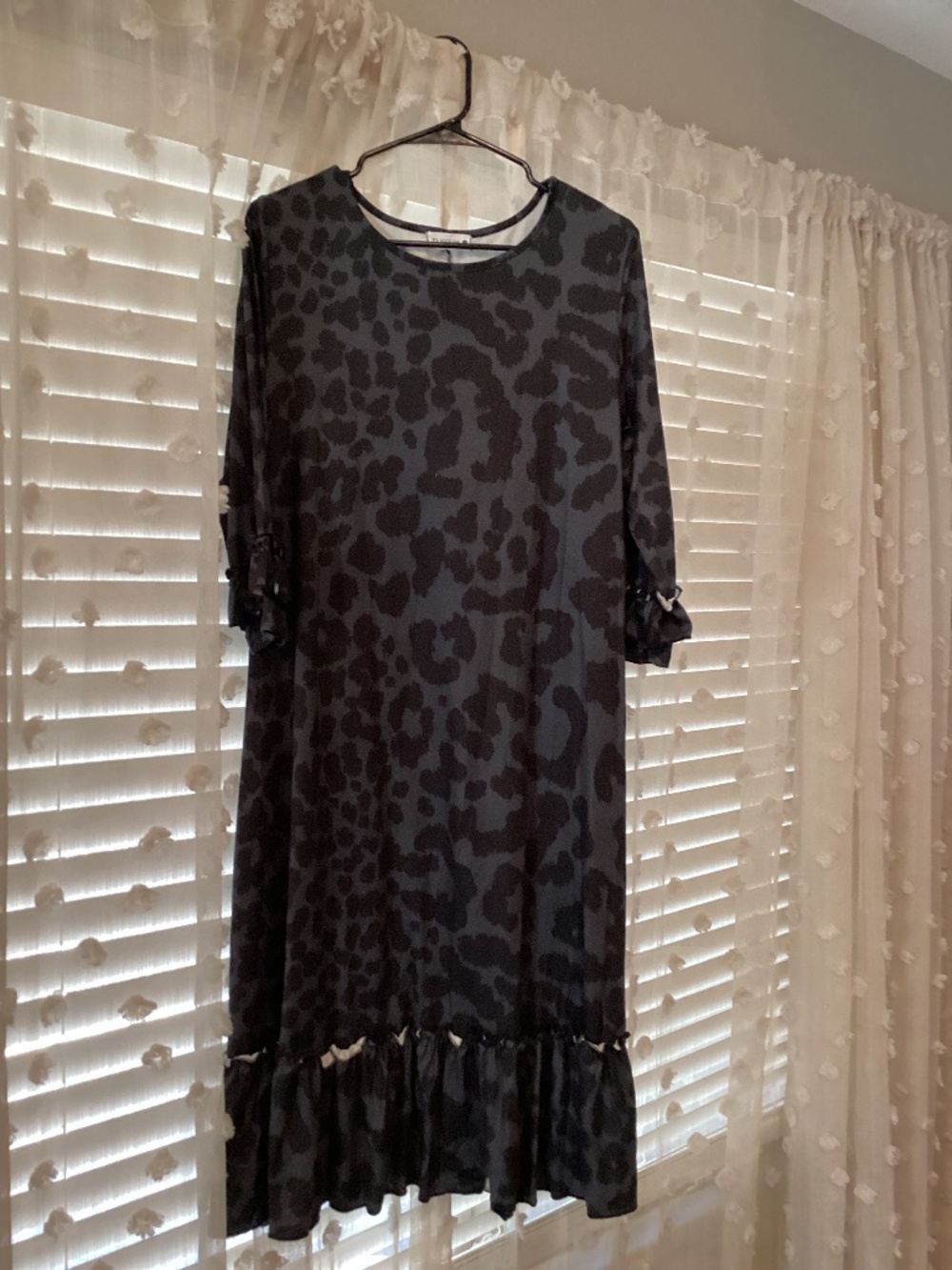 NUGGLES Women’s Medium MIDI Dress